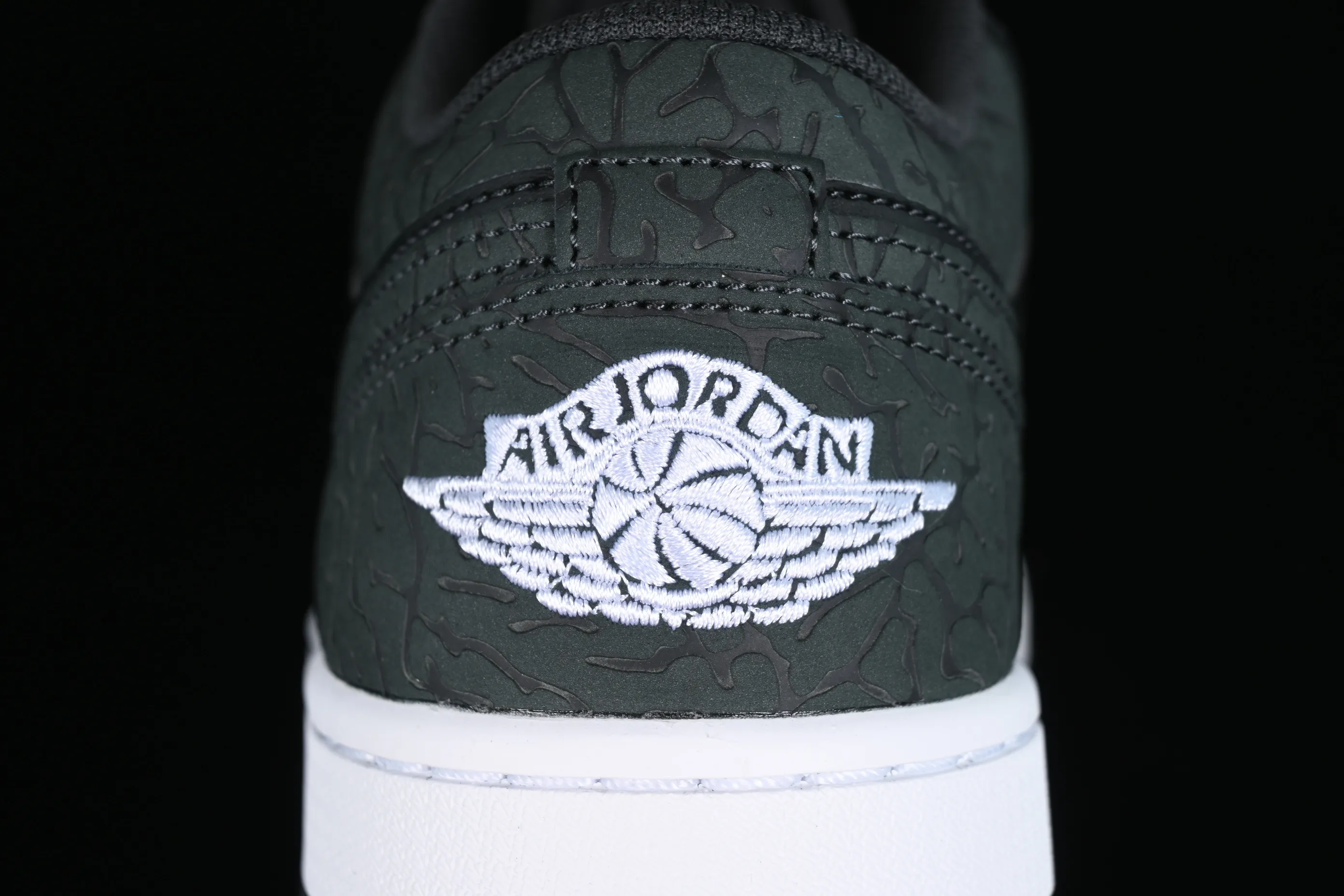 All categories Air Jordan Jordan series basketball shoes Air Jordan 1 Low G version pure original Air Jordan 1 Low AJ1 Joe 1 all black burst pattern low-top cultural casual sneakers FB9907-001